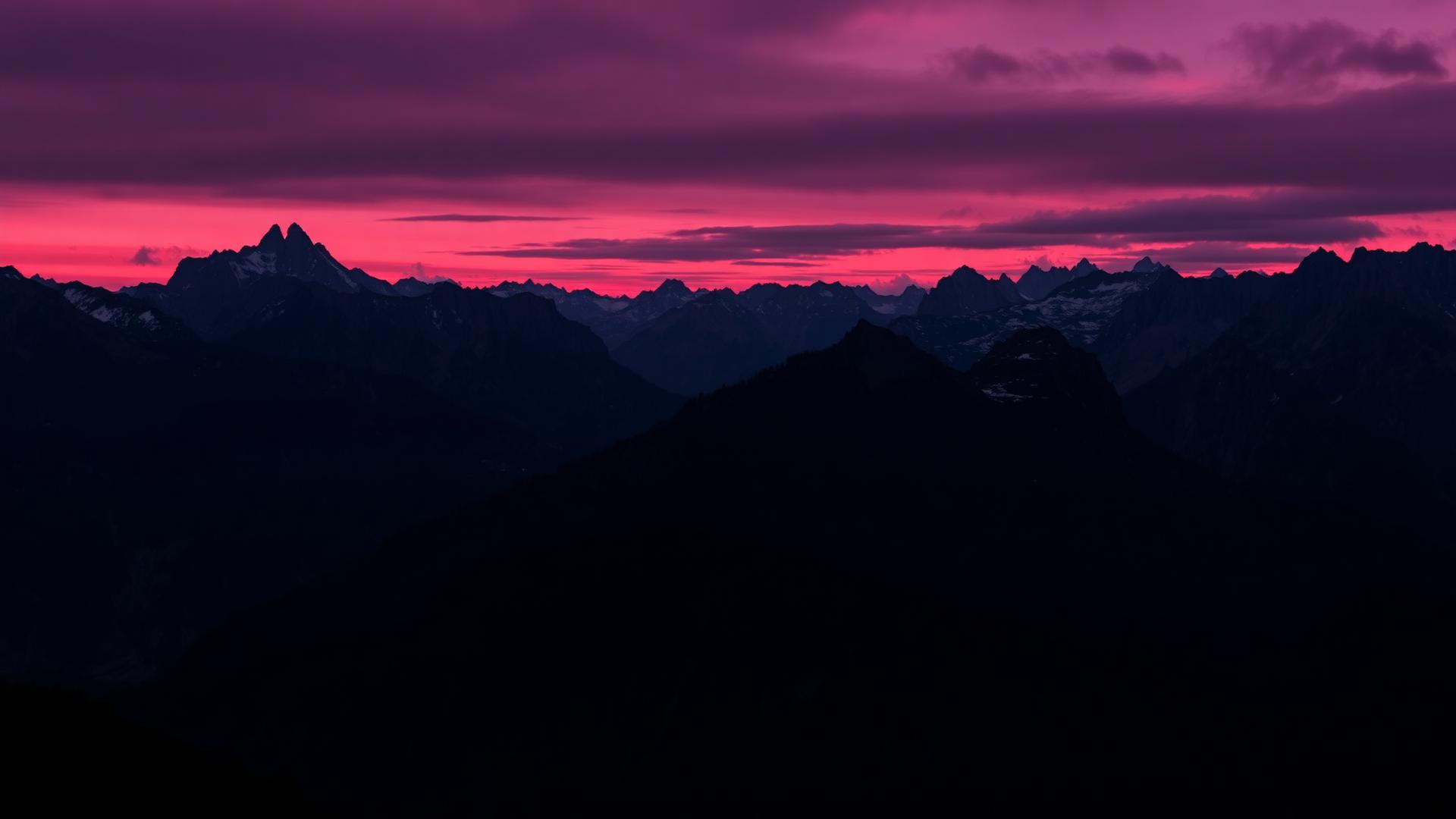 Schweizer Alpen bei Sonnenaufgang